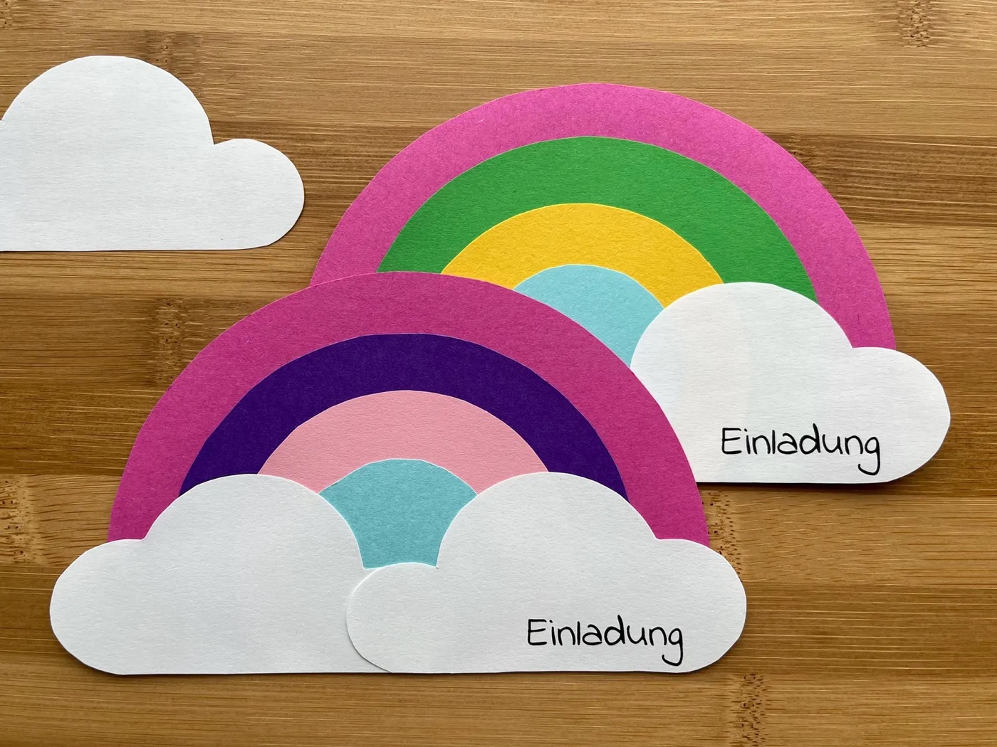 Bunte Regenbogen-Einladung als druckfertige PDF-Vorlage für den Mädchengeburtstag (kulligraphie)