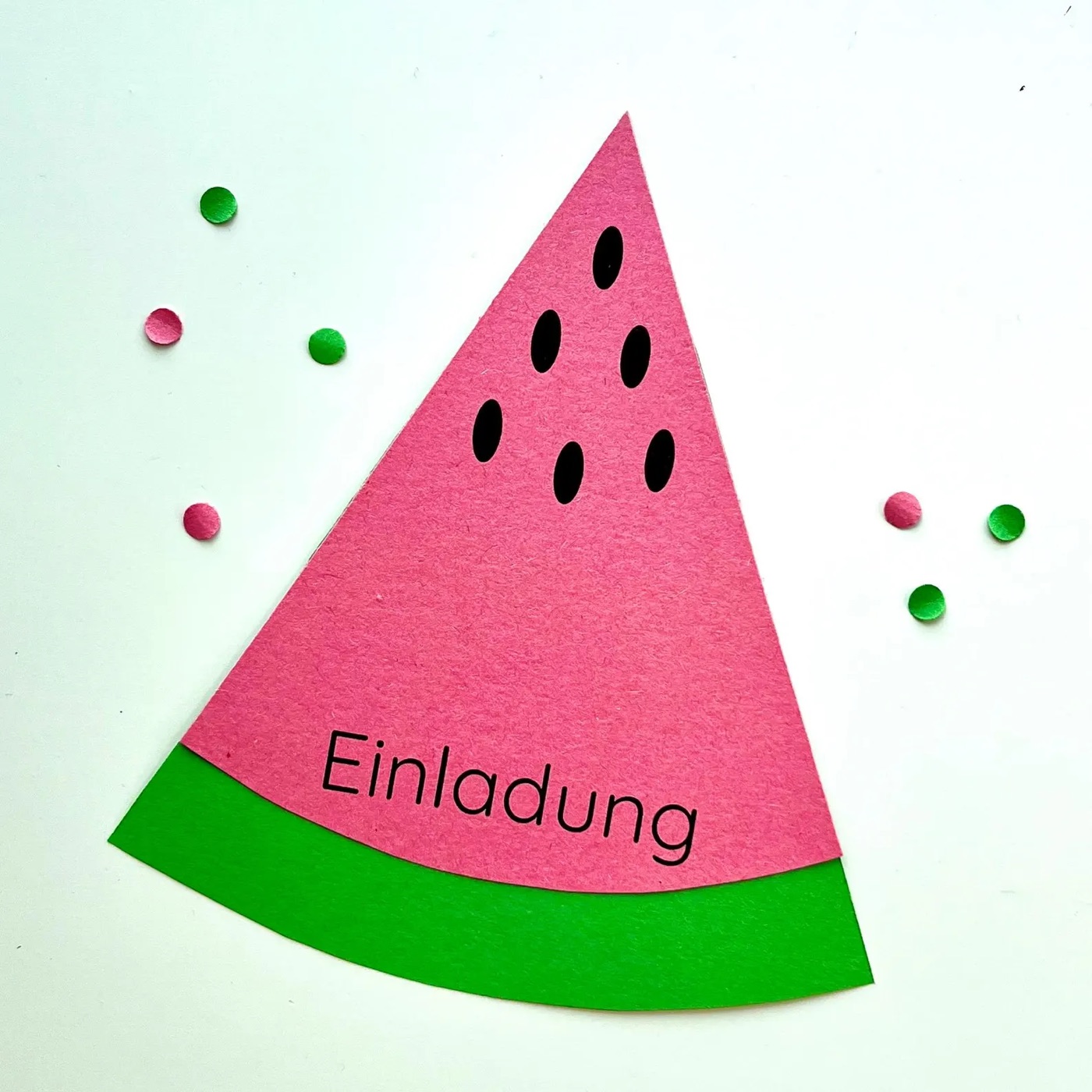 Frische Sommer-Einladung als druckfertige PDF-Vorlage für die Pool- oder Garten-Party (kulligraphie)
